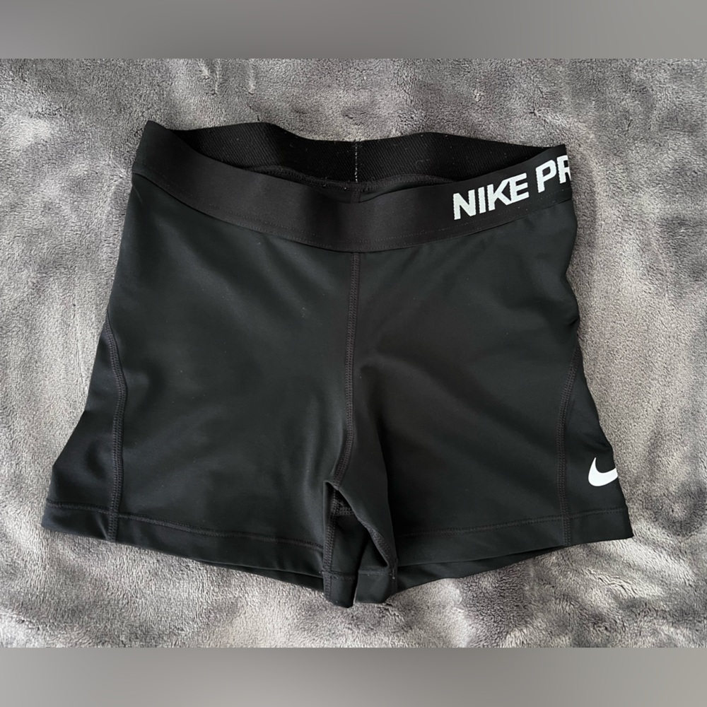 Brand: Nike
Size: M
Condition: Very good